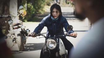 Deretan Artis Cantik Yang Doyan Naik Motor BMW, Kece Banget