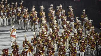 Marching band dari Akademi TNI dan Polri tampil dalam Upacara Penutupan Asian Games ke 18 tahun 2018 di Stadion Utama Gelora Bung Karno, Senayan, Jakarta, Minggu (2/9). ANTARA FOTO/INASGOC/Ikhwan Yanuar