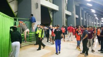 Oknum Jakmania Ricuh, Diky: Jangan Masuk Kalau Tak Ada Tiket