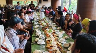 Makan Ala Pedesaan di Santika Premiere Bintaro, Ada Nasi Bancakan