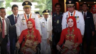 Si Cinta Gunakan Kursi Roda Saat Ridwan Kamil dilantik?