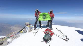 Tim Ekpedisi Mapala Unsri Sukses Gapai Puncak Elbrus di Rusia