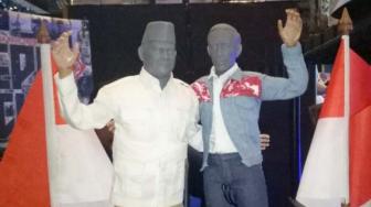 Miniatur Jokowi - Prabowo Rangkulan di Pameran Mainan JIEXPO
