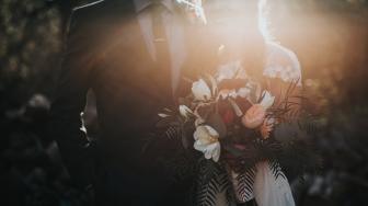 Pria Jadi Tamu Undangan di Pernikahan Mantan, Sikap Pengantin Wanita Disorot