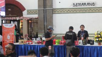 PT KAI Masyarakatkan Budaya Ngopi : Bagi Lima Ribu Kopi Gratis