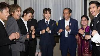 Keren! Jokowi Goyang Dayung Bareng Super Junior