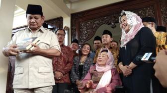 Prabowo Dulu Ternyata Tukang Pijat Gus Dur