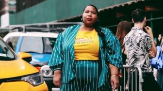 Kellie Brown Tunjukkan Pekan Mode Bukan Cuma Milik Model Langsing