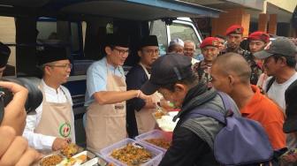 Layani Makan Gratis Kaum Duafa, Sandiaga Takut Disebut Pencitraan