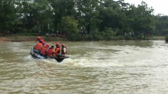 Menegangkan, Warga Banyumas Hilang Terseret Arus Sungai Pelus