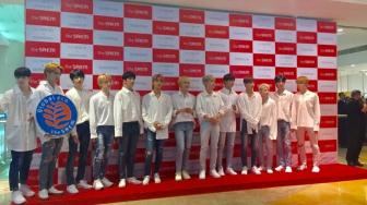 Heboh! Seventeen Gelar Fansign Perdana di Jakarta