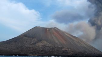 Waspada! Gunung Anak Krakatau Kembali Keluarkan Lava Pijar