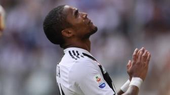 Juventus vs AC Milan, Douglas Costa Tak Ingin Remehkan Lawan