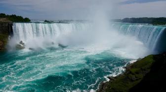 Tersapu Air Terjun Niagara, Pria di Kanada Ditemukan Selamat