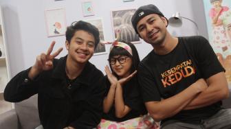 Para pemain film Kesempatan Keduda, Bastian Steel, Aqila Herby dan Raffi Ahmad saat berkunjung ke kantor Redaksi Suara.com, Jakarta, Senin (17/9/2018). [Suara.com/Oke Dwi Atmaja]