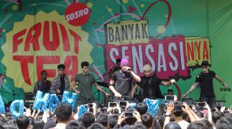 Cerita di Balik Keterlibatan Boyband CNCO di Fruit Tea School Sensation