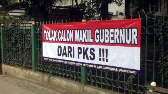 Anies Izinkan Warga Pasang Spanduk Tolak Wakil Gubernur dari PKS