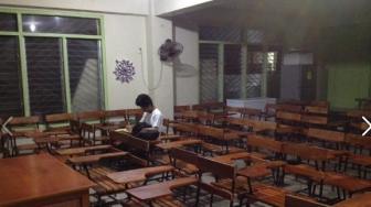 Alasan Siswa Ini di Sekolah Sampai Malam Bikin Haru