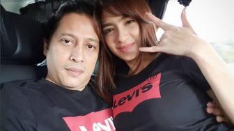 Tulis Kalimat Galau, Angel Karamoy Putus dengan Jose Poernomo?