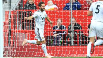 Gelandang Wolverhampton Wanderers Joao Moutinho merayakan gol setelah mencetak gol penyeimbang saat Wolverhampton Wanderers melawan Manchester United di Old Trafford di Manchester, Inggris, Sabtu (22/9). [AFP/Lindsey PARNABY]
