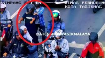 Bikin Ngakak, Ini Aksi Bocah Tasikmalaya Naik Motor Tak Berwujud