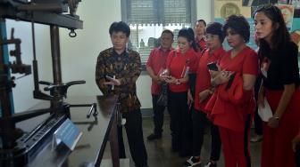 Begini Gaya Caleg Artis PDIP Berkunjung Ke Museum