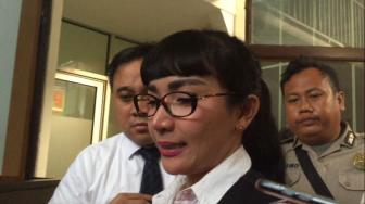 Sambil Nangis, Roro Fitria Akui Stres Berat Kemalingan Rp 3 M