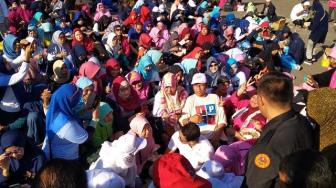 Sandiaga Uno Bikin Ratusan Emak-emak di Sidoarjo Gagal Fokus