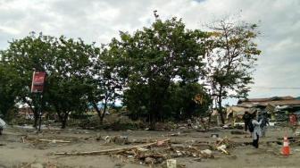 Suasana setelah gempa bumi dan tsunami menghantam Palu, Sulawesi Tengah, Sabtu (29/9).  [AFP/OLA GONDRONK]