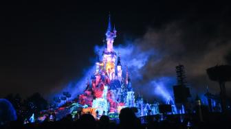 Berbuat Curang Demi Kejutan Disneyland, Pasangan ini Tuai Kecaman Pedas