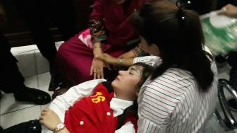 Dituntut 5 Tahun Penjara, Roro Fitria Pingsan