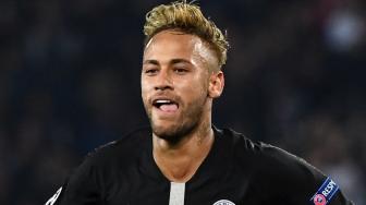 Tarik Baju Rekannya Hingga Terjatuh, Netizen Kecam Aksi Kasar Neymar