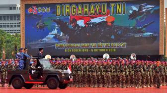 Jokowi Pimpin Upacara HUT TNI ke-73 di Mabes Cilangkap