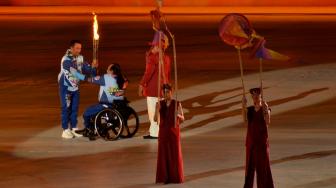 Suasana pembukaan Asian Para Games 2018 di Stadion Utama GBK, Senayan, Jakarta, Sabtu (6/10). [Suara.com/Muhaimin A Untung]