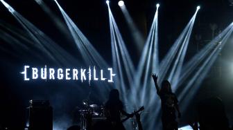 Grup band Burgerkill tampil di lake stage Synchronize Fest 2018, Jumat (5/10). Burgerkill sukses menghentak panggung lake stage dengan lagu-lagunya yang beraliran Metal dan Underground. [Suara.com/Muhaimin A Untung]