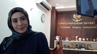 Ngamuk Dibilang Stres, Shinta Bachir Adukan Nikita Mirzani ke KPI