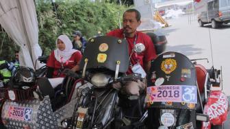 Driver Ojek Disabilitas menunggu penumpang di Kompleks Gelora Bung Karno,Senayan,Jakarta Pusat (8/10). [Suara.com/Fakhri Hermansyah]
