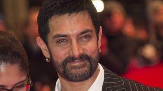 Film Barunya Diboikot, Aamir Khan Malah Nyantai Pasang Bendera India
