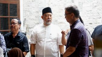 Rekan Artis Masih Ramai Datangi Rumah Duka Istri Indro Warkop