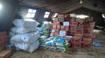 Bantuan Logistik Menumpuk, Korban Gempa Terima Mie Sebungkus