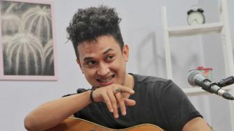 Rijja Abbas 'Butiran Debu' Kembali ke Dunia Musik