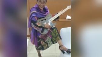 Bak Preman, Susi Pudjiastuti Buka Warung Sambil Bawa Gitar