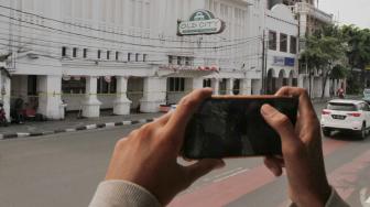 Suasana diskotek Old City yang ditutup sementara oleh Pemprov DKI Jakarta di Tambora, Jakarta Barat, Selasa (23/10).(Suara.com/Fakhri Hermansyah)