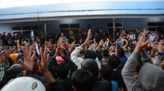 Ribuan Bobotoh Sambut Kepulangan Skuat Persib di Bandara