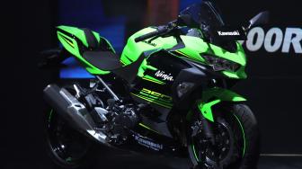 Muka Bengis ala ZX-25R Tapi Gak Bikin Pegal Harian, Segini Harga Ninja 250 per Juni 2026!