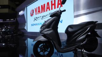 Yamaha FreeGo ini memiliki beragam pilihan warna, mulai dari Matte Black, Metallic Red, Metallic Blue dan Metallic White untuk model standar.