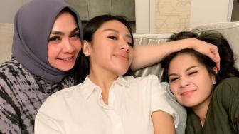 Susah Dibedain dengan Nagita Slavina, Viral Foto Mama Rieta Muda