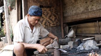 Baju Adatnya Dipakai Jokowi, Ini Sejarah Suku Baduy, Asal Usul, Agama, dan Adat Istiadat