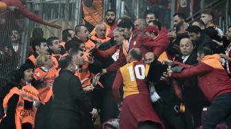 Kericuhan Terjadi Saat Duel Rival Galatasaray vs Fenerbahce