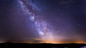 Mulai November, Bimasakti Tidak Akan Terlihat di Langit Malam